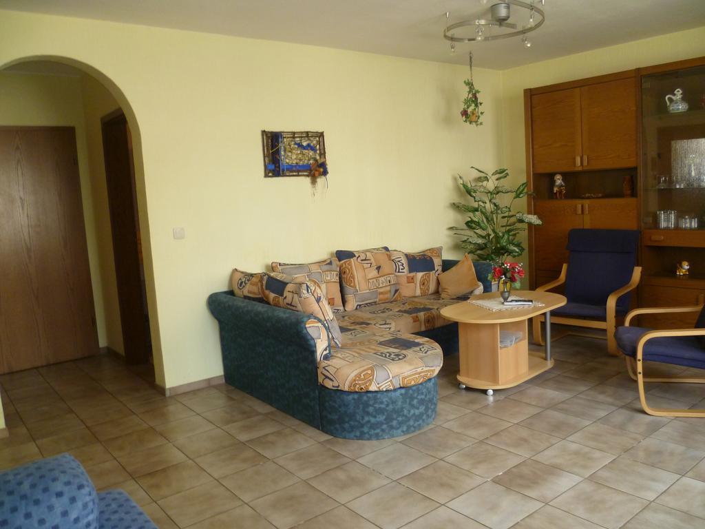 Pension-Elfi Maring-Noviand Δωμάτιο φωτογραφία
