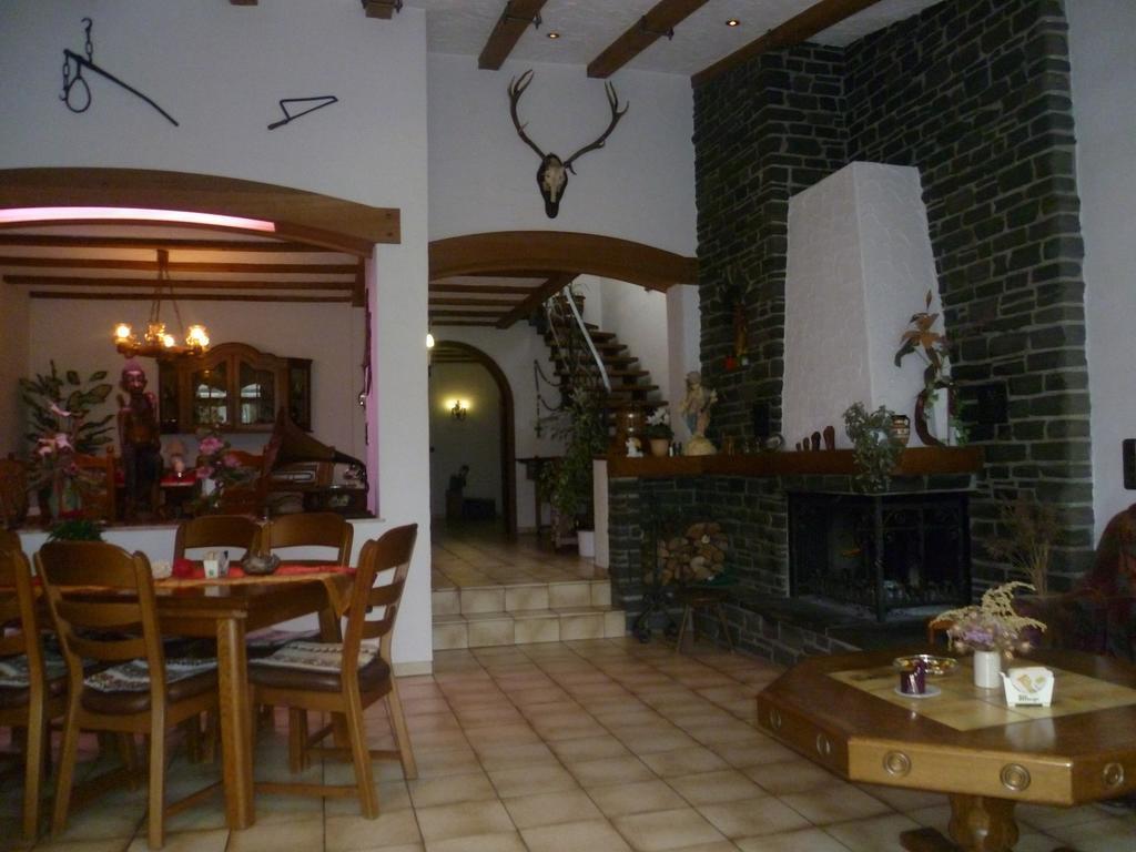 Pension-Elfi Maring-Noviand Δωμάτιο φωτογραφία